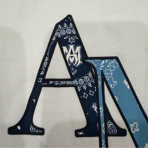 AMIRI Kids White Tee with Blue Patterned Staggered Logo size 4 - Picture 3 of 11